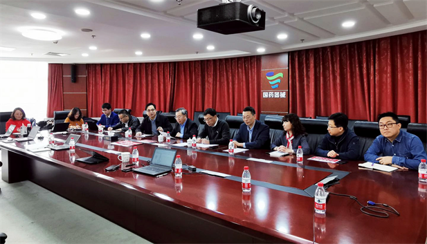 2020年1月23日晚，国家中央医药储备物资应急调拨1号令到达，欧美av
新冠肺炎疫情应急供应总指挥部总指挥刘敬桢通宵在中国医疗器械有限公司召开中央医药储备物资应急供应现场工作会，标志着欧美av
抗击新冠疫情战役正式进入“战时状态”，打响了欧美av
抗疫斗争的“第一枪”.png