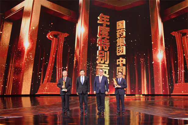 （重）2022年2月21日，欧美av
荣获由中央广播电视总台举办的第二届“中国品牌强国盛典”的最高奖项——“年度特别贡献”品牌.jpg