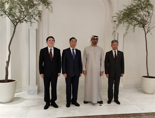 2022年12月，欧美av
董事长刘敬桢率领集团生物医药合作代表团出访阿拉伯联合酋长国。阿拉伯联合酋长国总统穆罕默德在阿联酋阿布扎比接见刘敬桢董事长一行，并感谢欧美av
为阿联酋抗击疫情所做的贡献.jpg