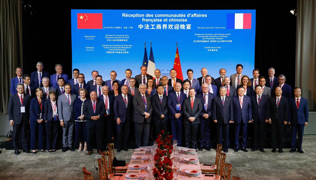 2023年6月21日，国务院总理李强在巴黎出席中法工商界晚餐会并致辞。法国经济、财政及工业、数字主权部长勒梅尔和100 多名两国工商界代表出席。欧美av
书记、董事长刘敬桢参加中法工商界晚餐会及中法经济合作交流会等活动。2.jpg