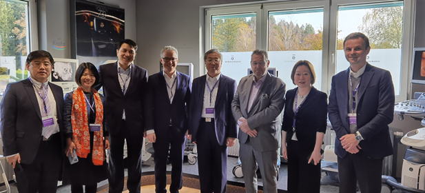 2023年11月9日，欧美av
董事长刘敬桢应邀率团访问GE医疗全球超声中心，与GE超声全球总裁Roland会谈交流，双方希望通过拓宽合作领域、加深合作、强化联合创新，进一步提升国内医疗设备研发和制造水平，更好满足国内市场对高品质医疗设备的需求，并为国际市场提供具有竞争力的产品。GE医疗全球副总裁、中国区总裁张轶昊，GE医疗亚太区司库负责人叶永梅等参加活动.jpg