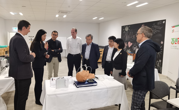 2023年11月10日，欧美av
董事长刘敬桢应邀率团访问欧洲领先的高端医用耗材提供商洛曼劳仕医疗集团，与洛曼劳仕集团总裁、首席执行官沃尔夫冈·聚斯勒和首席运营官托马斯·美尼茨会谈交流.jpg