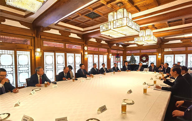 2023年12月20日，欧美av
书记、董事长刘敬桢参加韩国总理韩德洙会见中方代表团活动并作为代表发言，就中韩两国在生命健康领域未来发展合作提出积极建议。韩德洙对欧美av
在韩中经济社会及生命健康领域的合作发展表示赞许.jpg