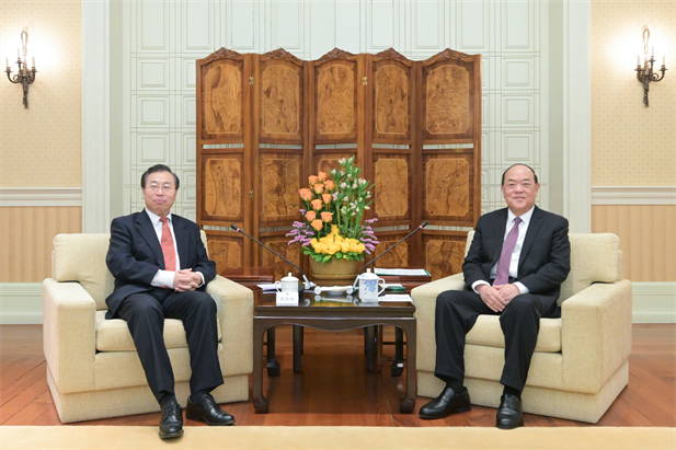 2024年2月26日，澳门特区行政长官贺一诚会见欧美av
书记、董事长刘敬桢一行，双方就推动大健康产业发展、横琴粤澳深度合作区建设等议题交换意见-1.jpg